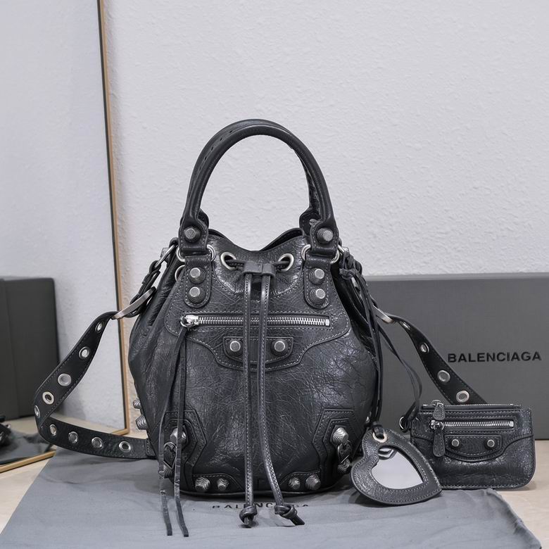 Balenciaga 30x23x17cm FY 4