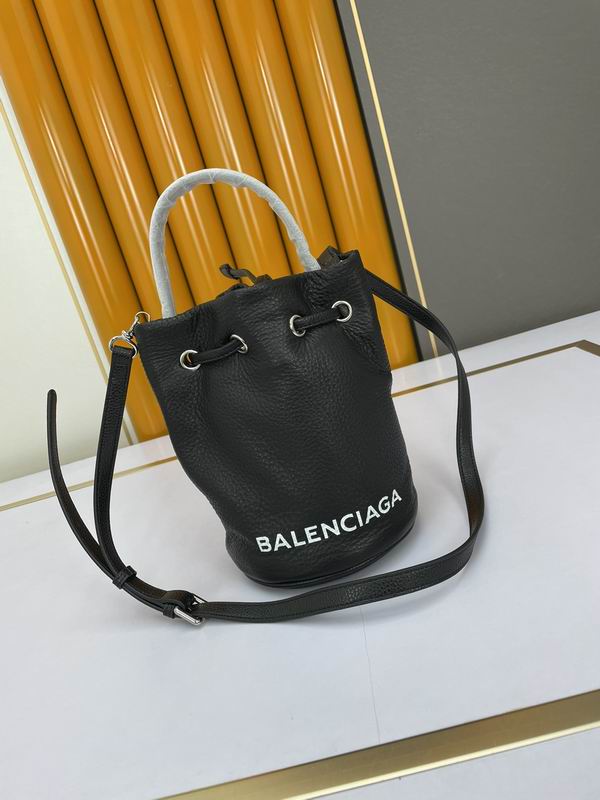 Balenciaga 15x23x15cm ww3