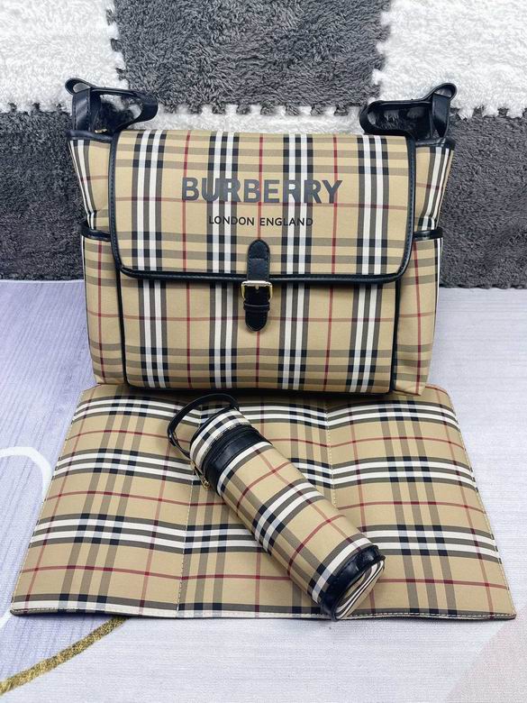 Burberry 42x32x15cm  CX
