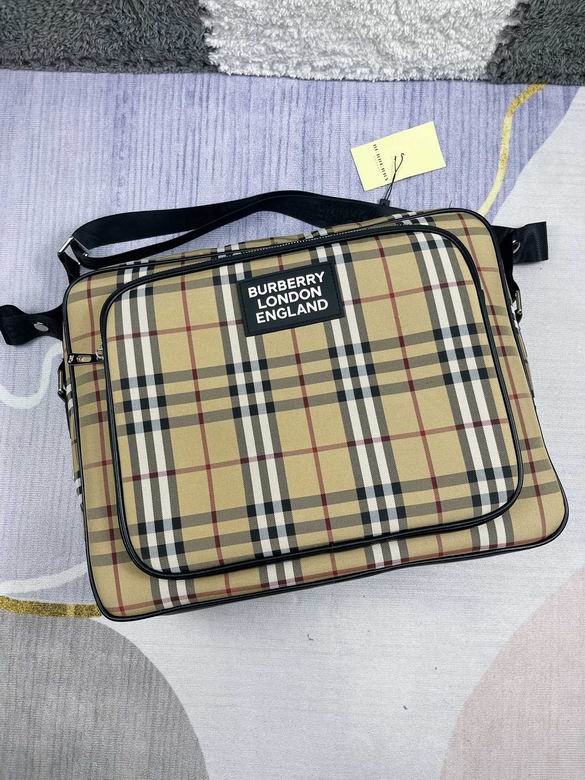 Burberry 42x32x15cm  CX 2