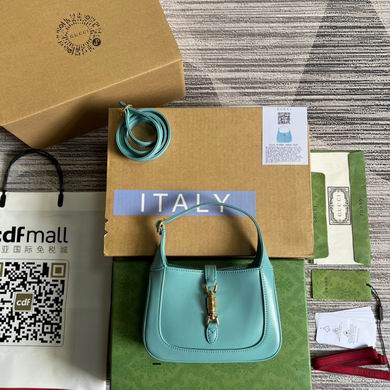 637091 19X13X3cm MP 7