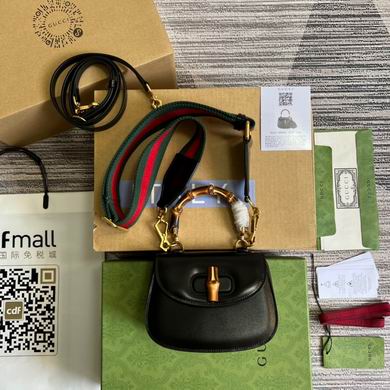 686864 17X12X7.5cm MP 4