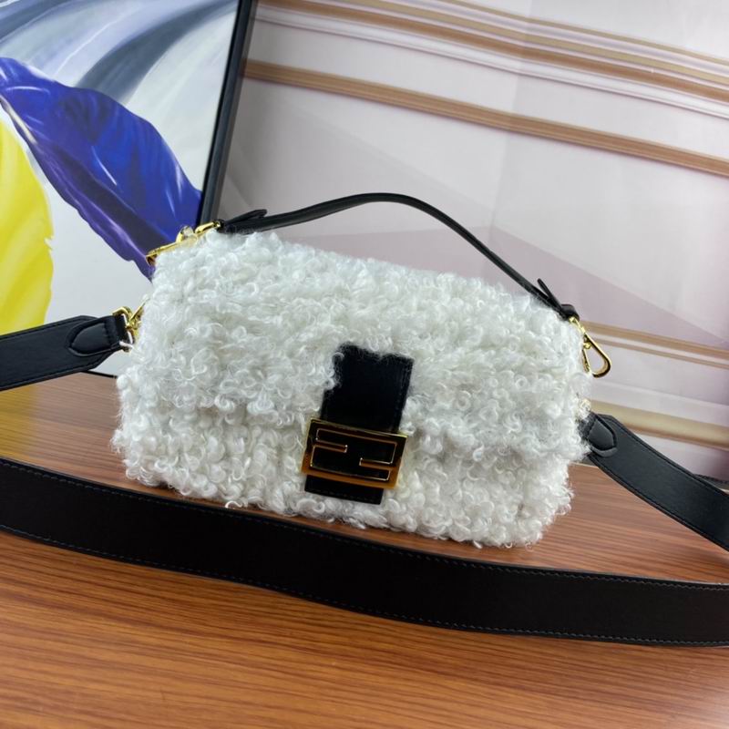 Fendi 02白色羊毛绒 27cm ww