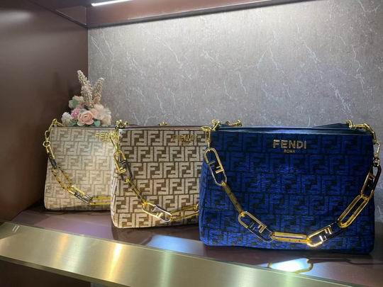 Fendi O'Lock Swing F0664 38cm CN