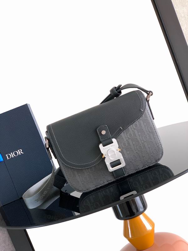 H53E44 23x17.5x6cm WP