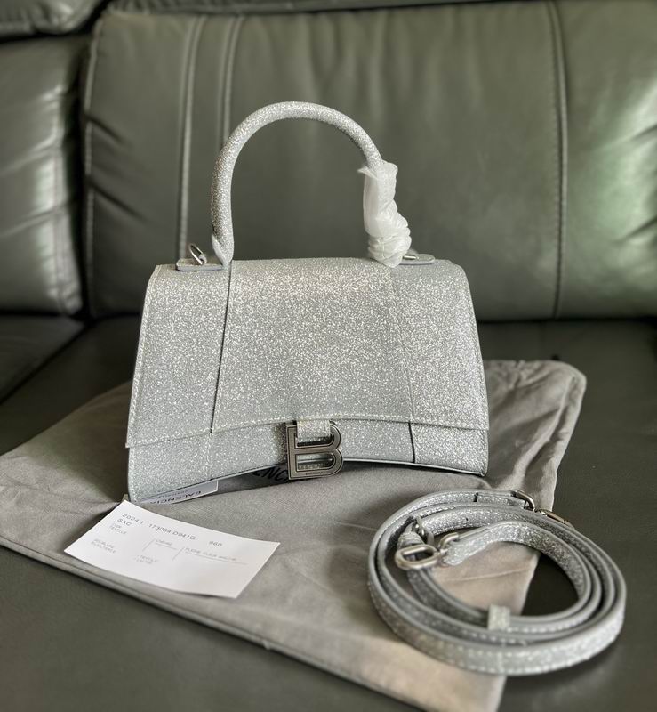 Hourglass M14x10x23cm S13x8x19cm YT 11