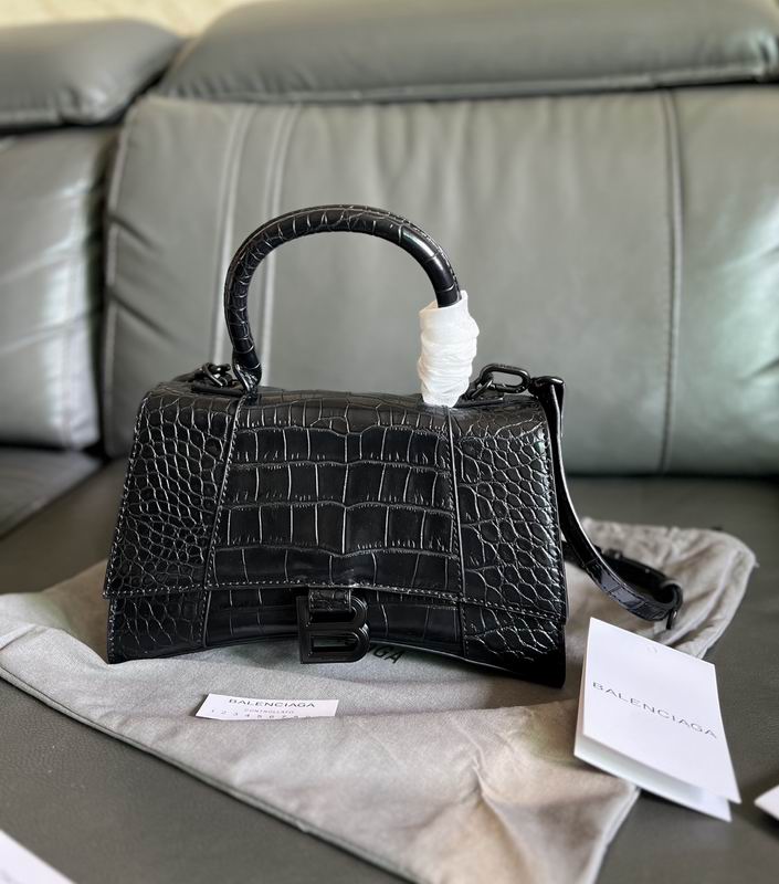 Hourglass M14x10x23cm S13x8x19cm YT 6