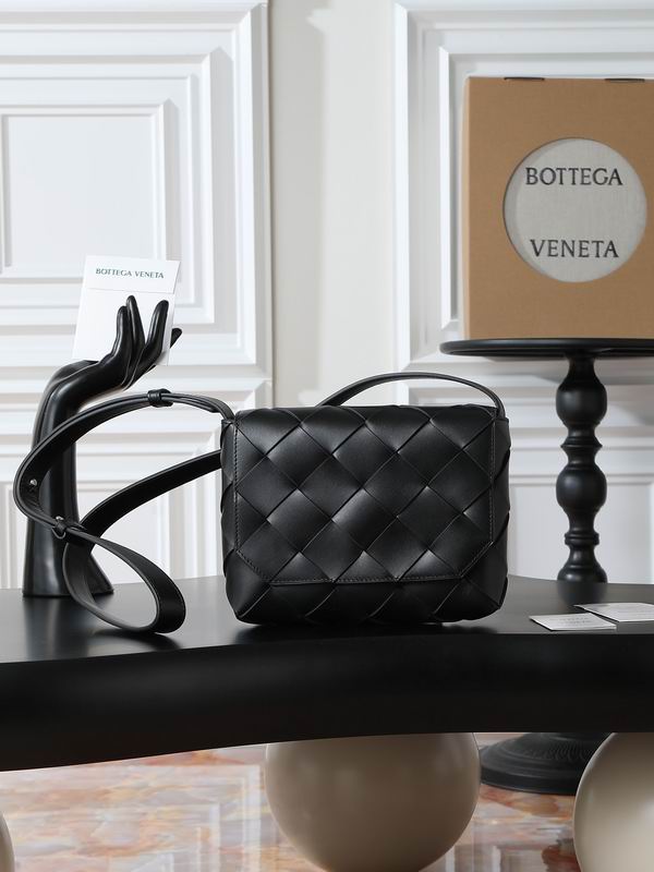 795637 22.5x16.5x5.5cm T2