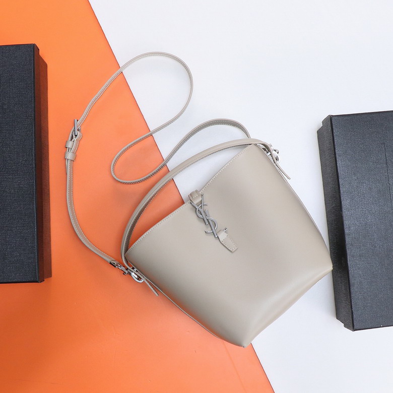 YSL 749036 17x20x13cm 8D3