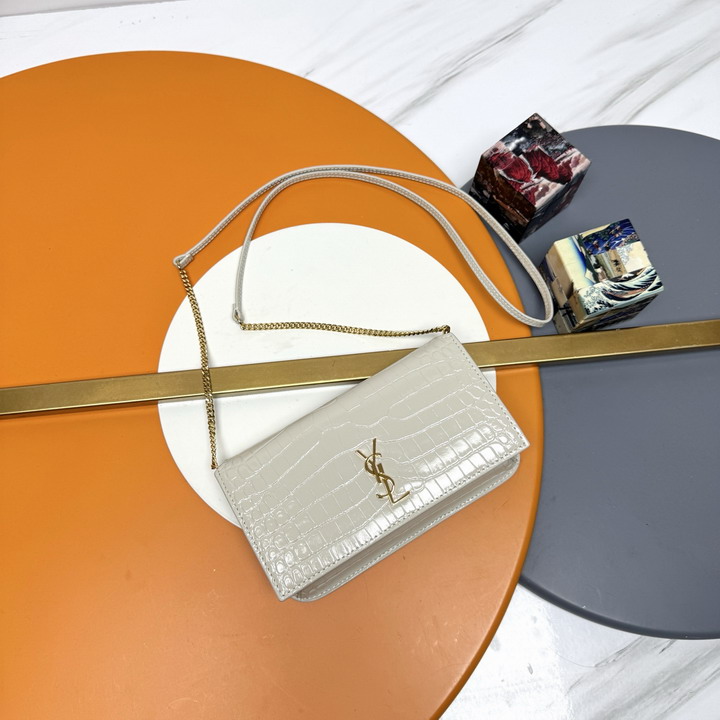 YSL Holder 635095 18x11x2cm 8D3