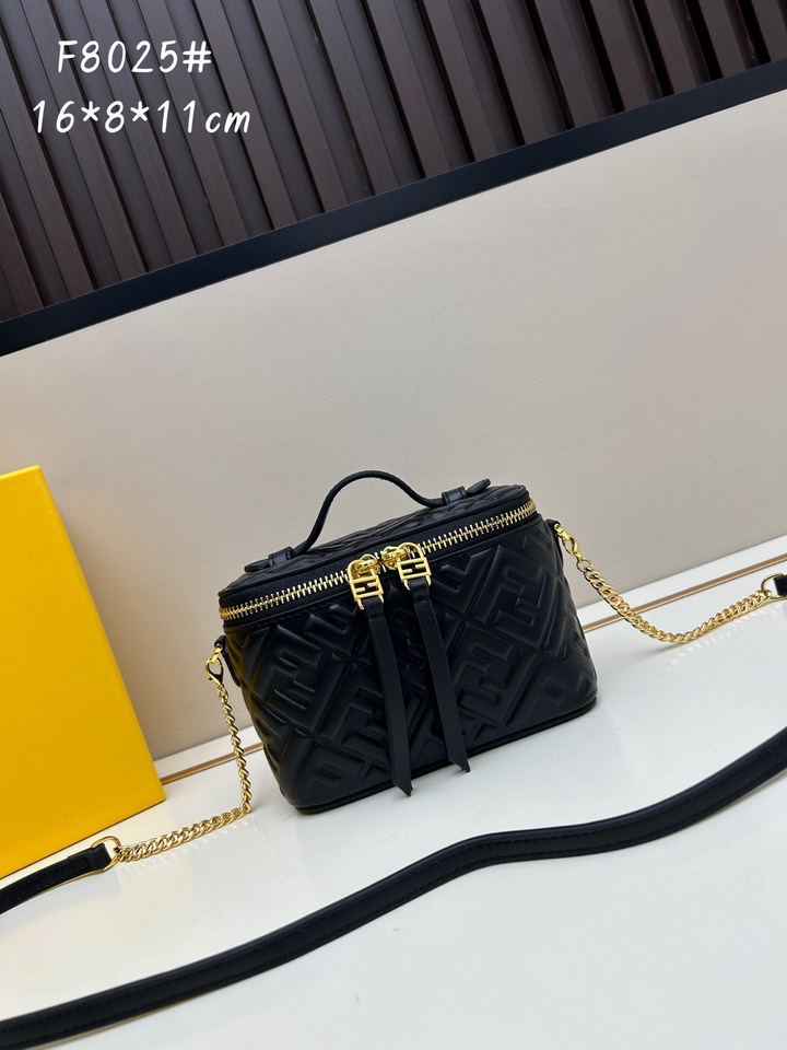 Fendi F8025 16x8x11cm jj2