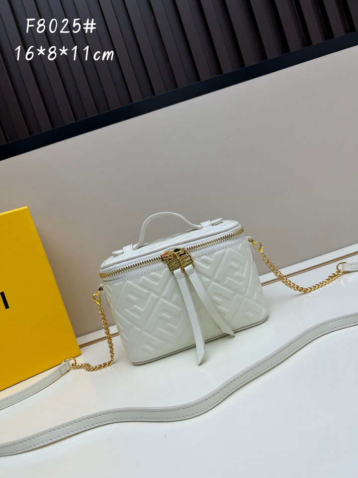 Fendi F8025 16x8x11cm jj3