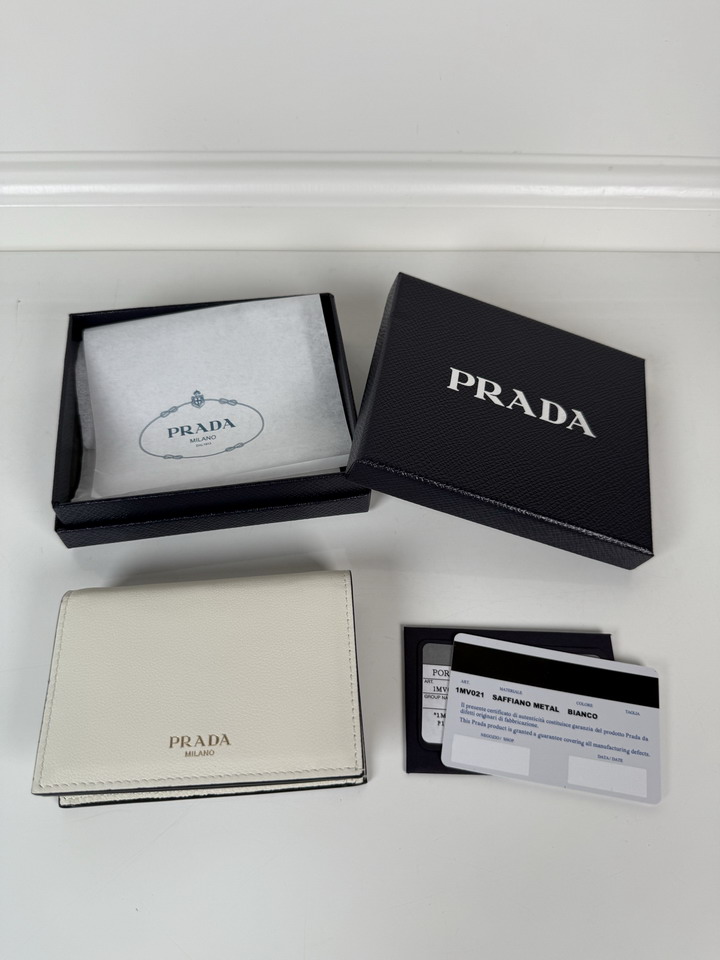 Prada 1MV021 11.2x8.5cm AP