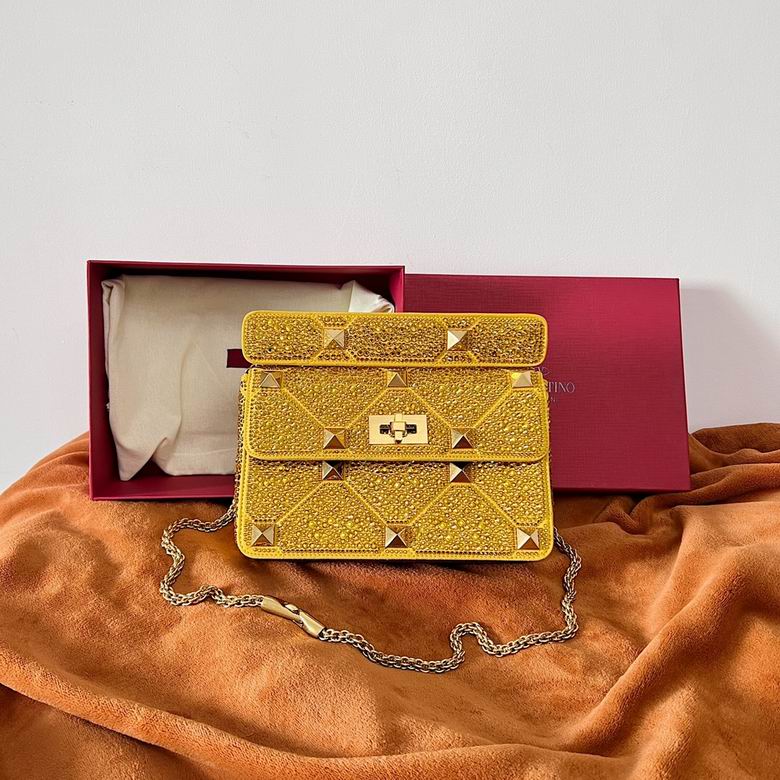 Garavani Roman Stud 0188 25x16x10 RFh 1